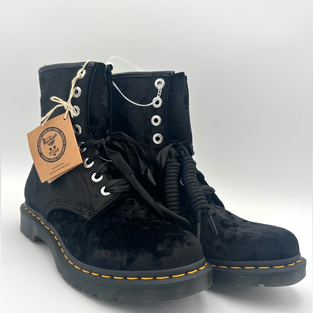 New Dr. Martens Black 1460 Vegan Crushed Velvet Boot Womens Size 10 NWT